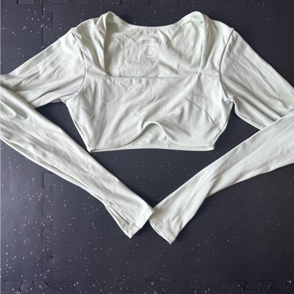 BuffBunny Long Sleeve Curve Crop - medium from the original juicy drop w/ Bailey - Picture 1 of 8